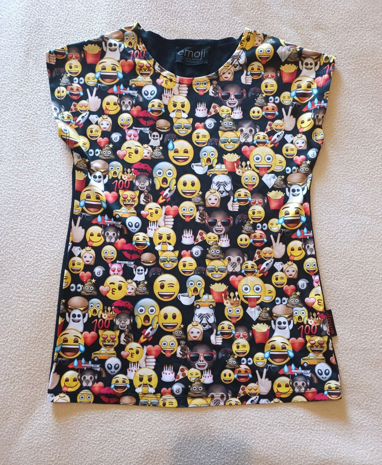 Tee-shirt manches courtes unisexe enfant emojis taille 12 ans bon état